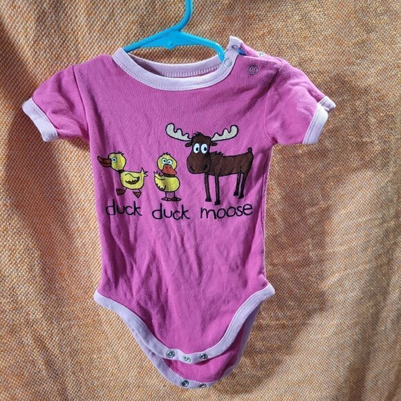NWOT Lazy One Baby Girls "Duck Duck Moose" Pink Button up Onesie Size 6 Months - Picture 1 of 10